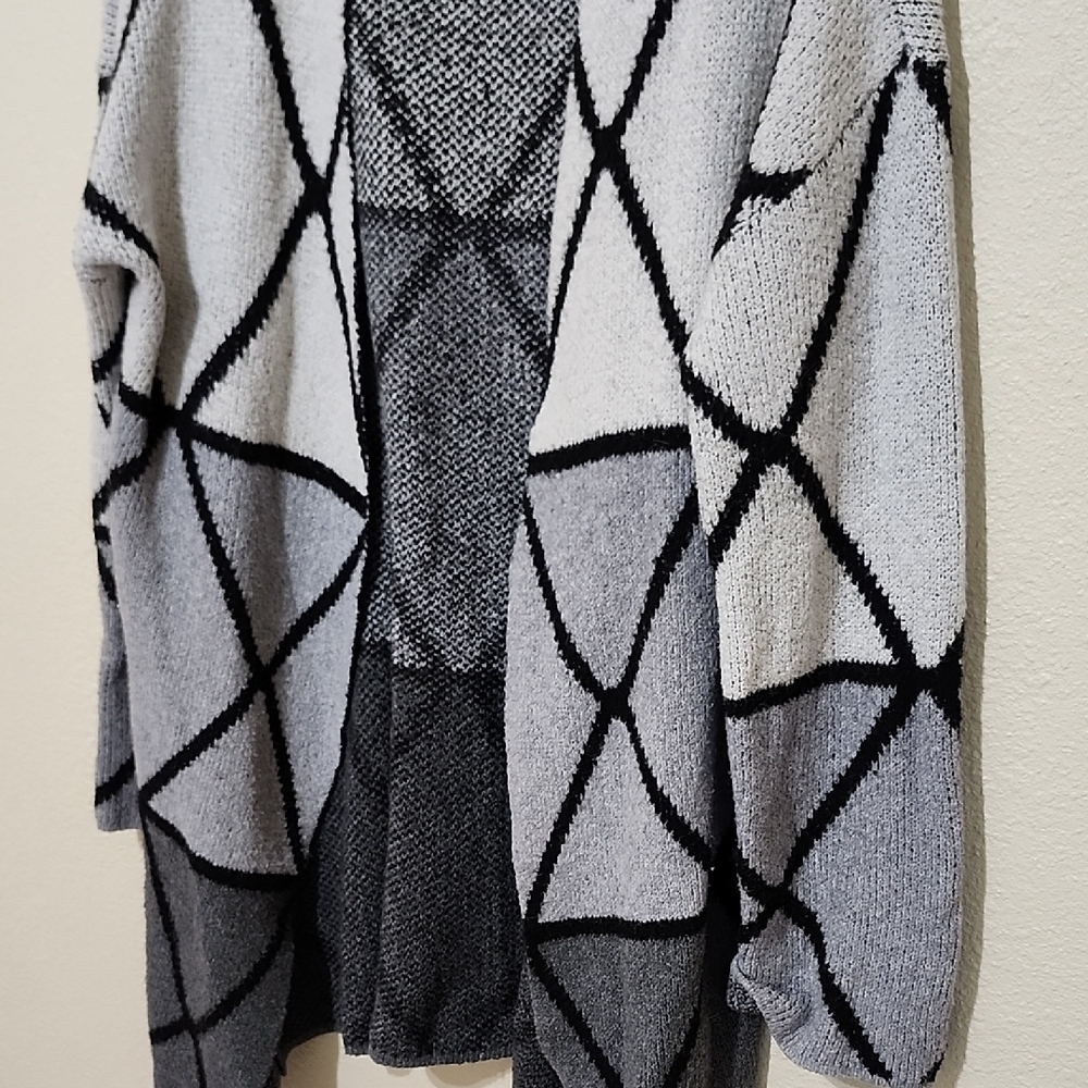 Joseph A Black and Gray Geometric Cardigan - Picture 6 of 12